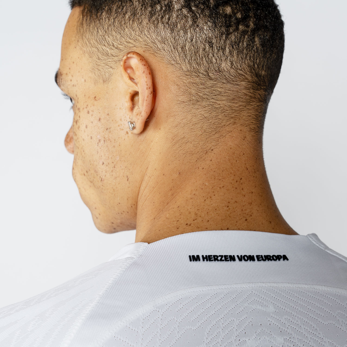 Eintracht Frankfurt FC Shop – trikot europa 24 unser trikot für die uefa europa league 2024 – bautista für echte Fans